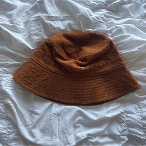 UO \\ corduroy bucket hat